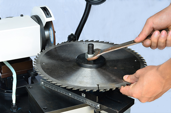 You can buy various high quality saw blade sharpening machine from PURROS Machinery. We are saw blade sharpener Supplier.